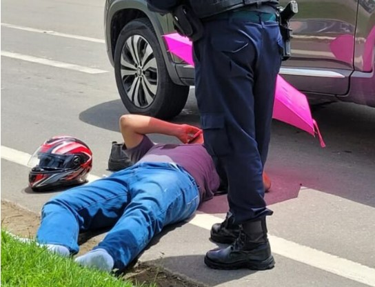 em-rondonia,-motociclista-bate-em-traseira-de-carro-e-fica-gravemente-ferido-–-jornal-jaru